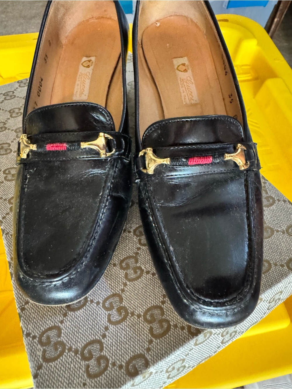 Gucci Classic Black Leather Women’s Loafers with Gold Horsebit - Picture 4 of 6